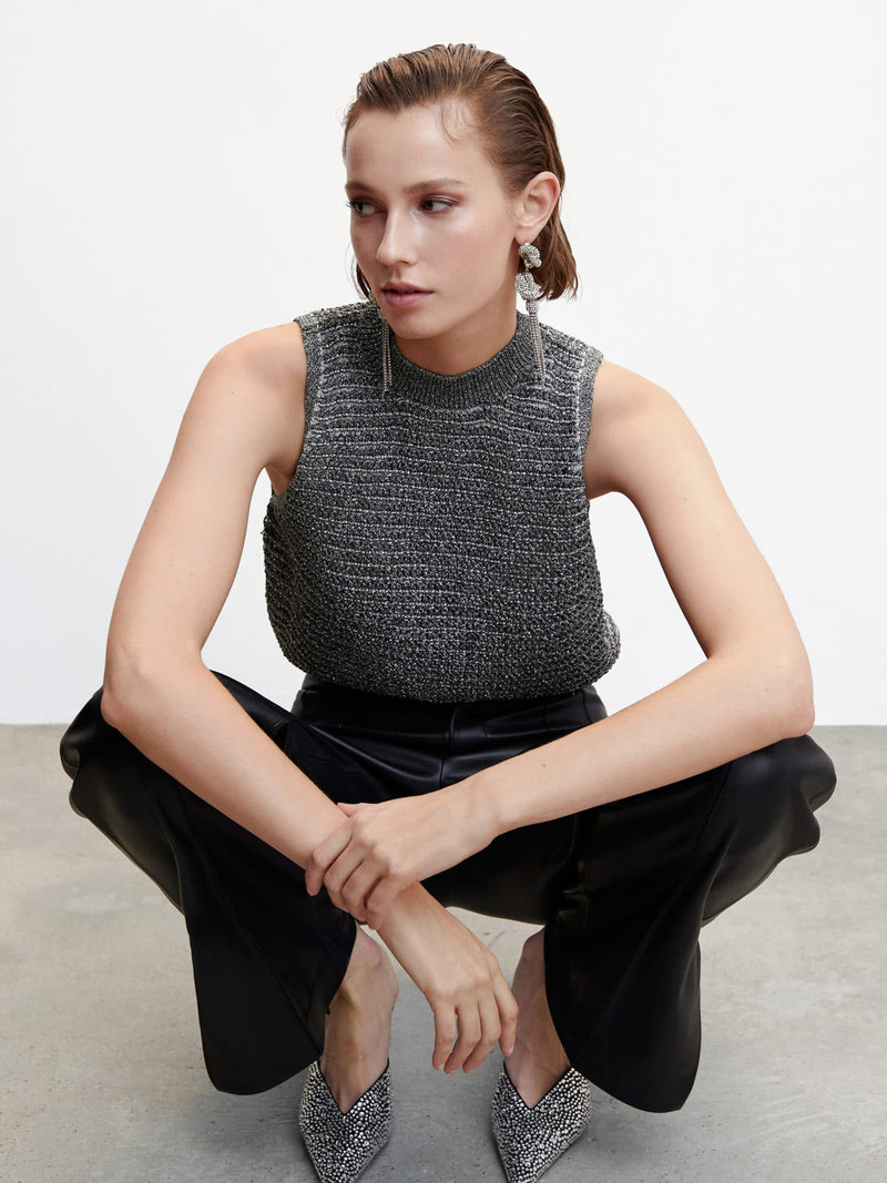 Sleeveless knitted top